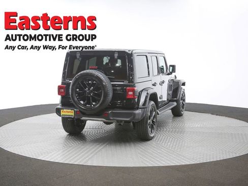 Used 2025 Jeep Wrangler Unlimited Sahara AWD/4WD image 35