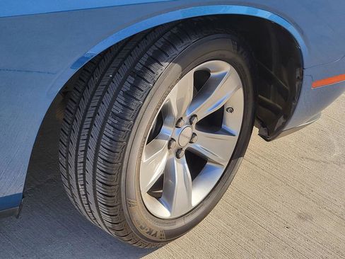 Used 2022 Dodge Challenger SXT image 5