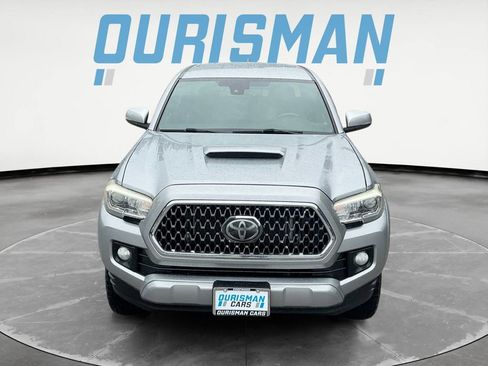 Used 2018 Toyota Tacoma TRD Sport w/ Exterior Package AWD/4WD image 9