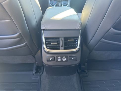 Used 2025 Subaru Outback Limited image 27