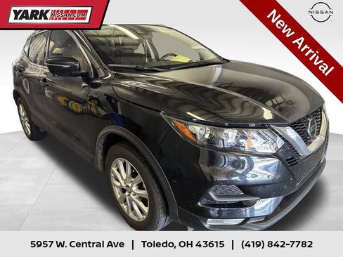 Certified 2022 Nissan Rogue Sport SV w/ Technology Package AWD/4WD image 1