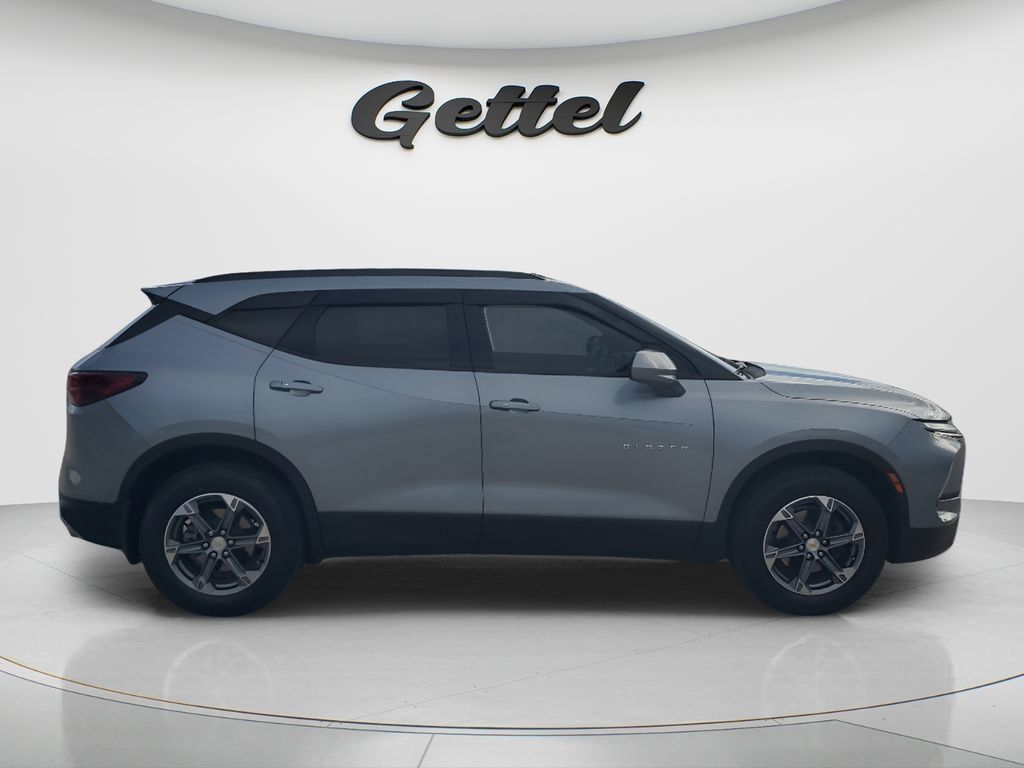 Used 2023 Chevrolet Blazer LT w/ Convenience Package FWD image 4