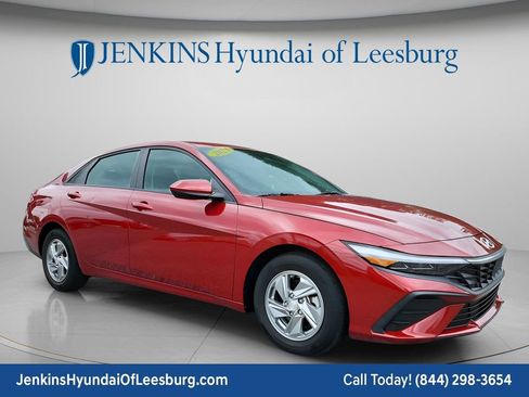 Certified 2024 Hyundai Elantra SE FWD image 1