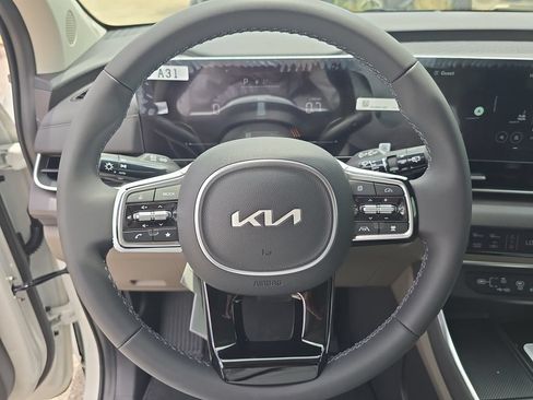 New 2026 Kia Carnival EX FWD image 30