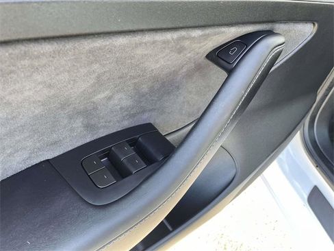 Used 2023 Tesla Model 3 Standard Range image 18