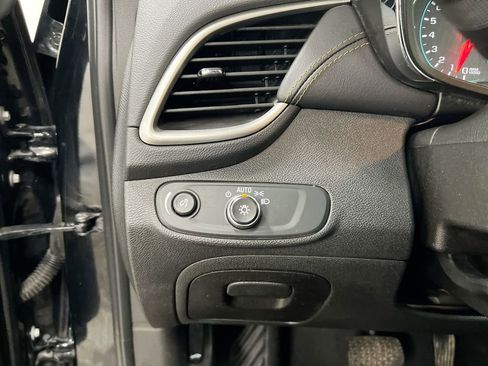 Used 2020 Chevrolet Trax LT FWD image 18