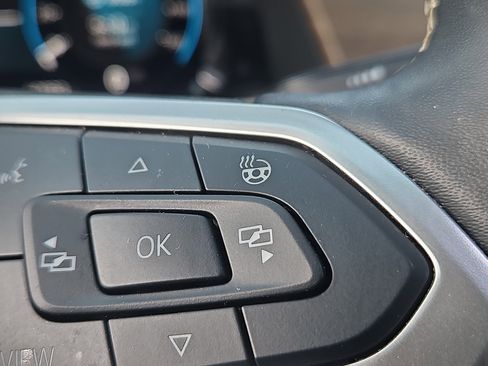 Certified 2024 Volkswagen Atlas SE image 13