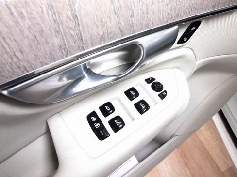 Used 2024 Volvo XC90 B6 Plus w/ Protection Package Premier image 12