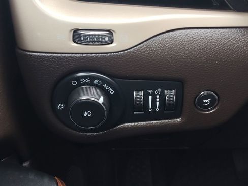 Used 2014 Jeep Cherokee Trailhawk image 11