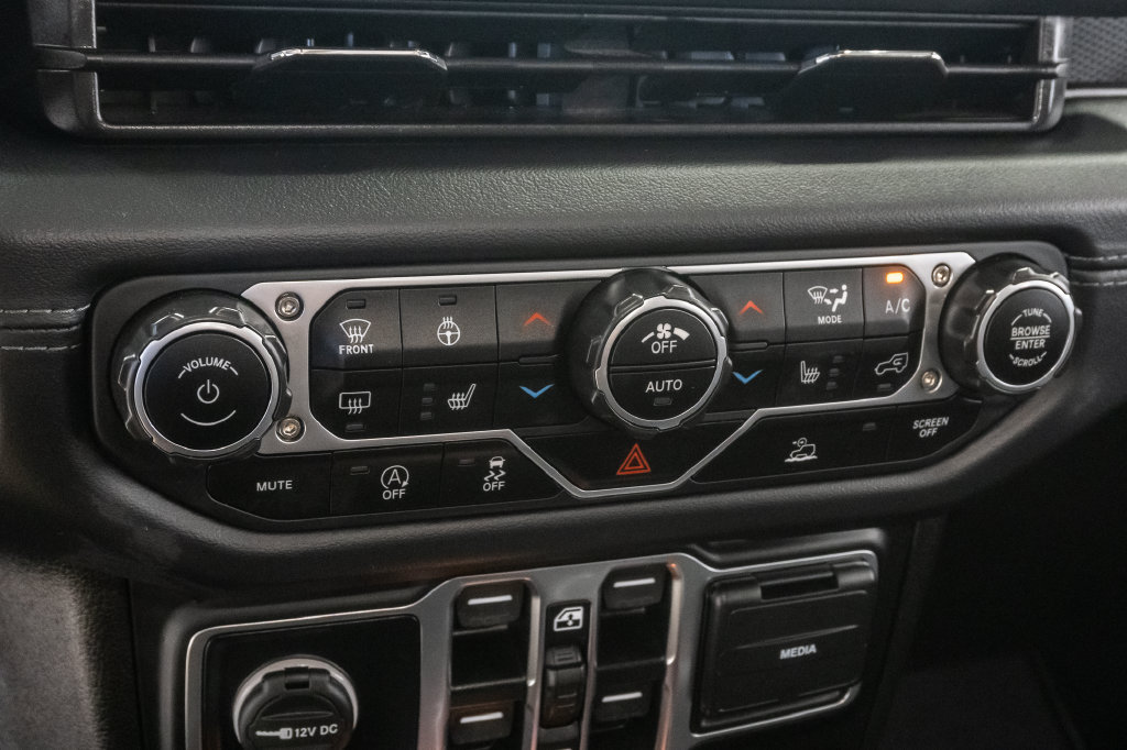 Used 2025 Jeep Gladiator Rubicon w/ Convenience Group AWD/4WD image 21