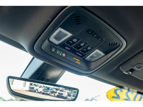 Used 2022 Chevrolet Traverse Premier w/ Redline Edition FWD image 33