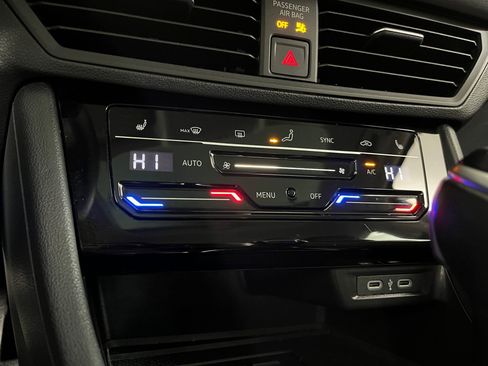 Used 2025 Volkswagen Jetta SE image 24