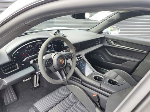 Used 2025 Porsche Taycan 4S image 39