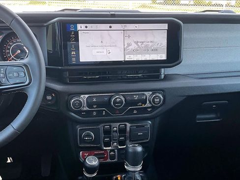 Used 2024 Jeep Wrangler Willys image 6