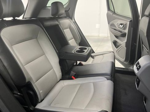 Used 2024 GMC Terrain SLT image 18