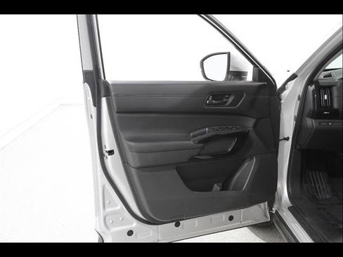 Used 2024 Nissan Pathfinder SV AWD/4WD image 4