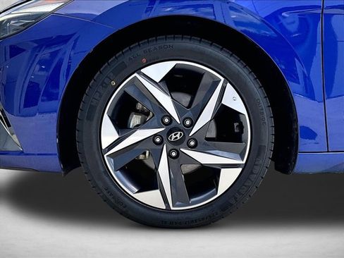 Used 2023 Hyundai Elantra Limited w/ Preferred Accessory Package image 10