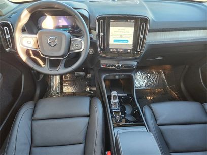 New 2025 Volvo XC40 B5 Plus w/ Climate Package