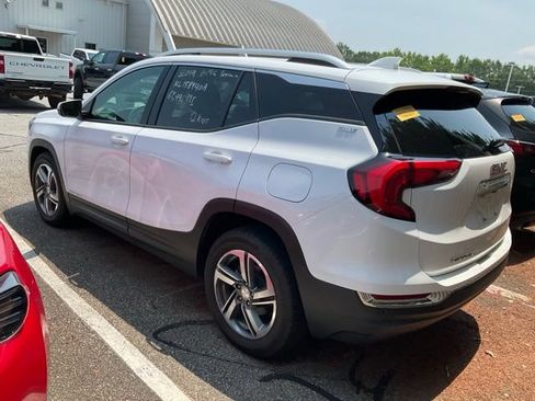 Used 2019 GMC Terrain SLT w/ Preferred Package FWD image 4