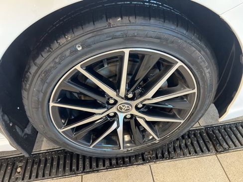 Used 2021 Toyota Camry SE w/ Cold Weather Package image 9