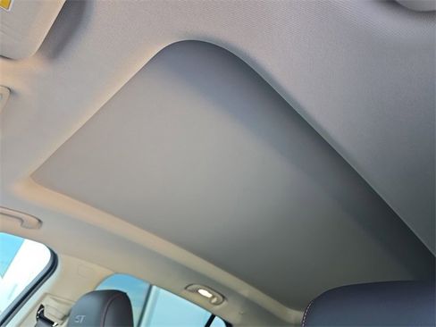 Certified 2023 Buick Envision Essence w/ Sport Touring Package image 19