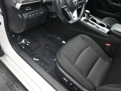 Used 2023 Nissan Altima 2.5 SV w/ SV Premium Package image 15