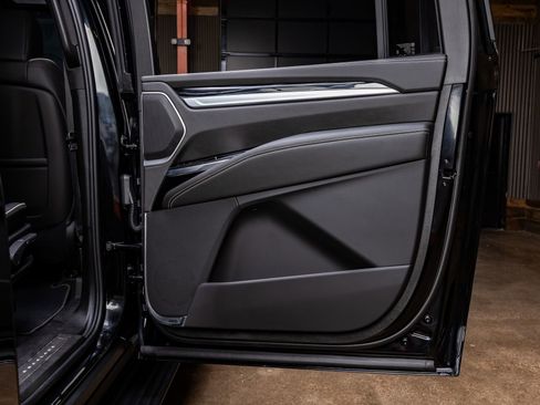 Used 2026 Cadillac Escalade ESV Sport w/ LPO, ONYX Package image 40