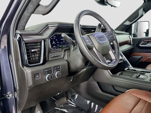 Used 2025 GMC Sierra 3500 Denali Ultimate AWD/4WD image 11