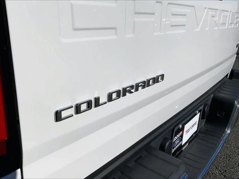 Used 2022 Chevrolet Colorado LT w/ Chrome Appearance Package image 29