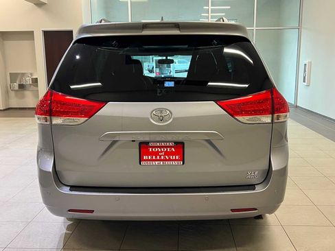 Used 2014 Toyota Sienna XLE image 5