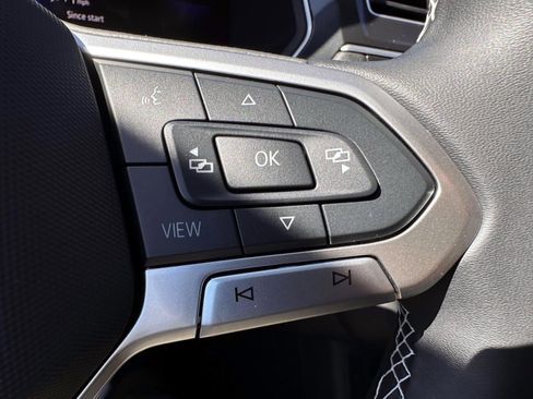 Used 2024 Volkswagen Tiguan SE w/ Panoramic Sunroof Package AWD/4WD image 18