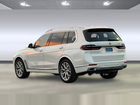 New 2026 BMW X7 xDrive40i image 3