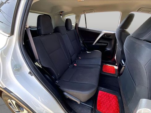 Used 2017 Toyota RAV4 LE FWD image 19