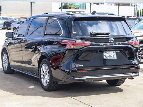 Certified 2023 Toyota Sienna Limited AWD/4WD image 8