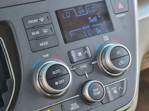 Used 2016 Toyota Sienna LE FWD image 14