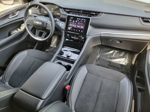 Certified 2024 Jeep Grand Cherokee Altitude AWD/4WD image 39