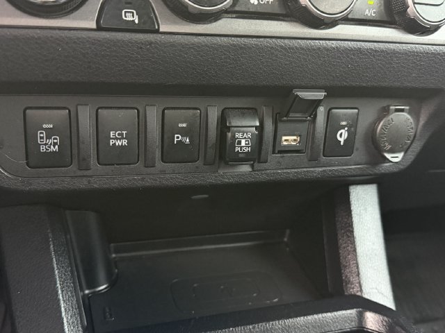 Used 2021 Toyota Tacoma TRD Sport w/ TRD Premium Sport Package AWD/4WD image 19