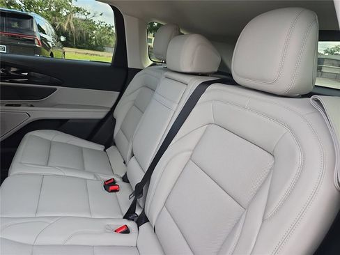 New 2026 Lincoln Nautilus Premier AWD/4WD image 10