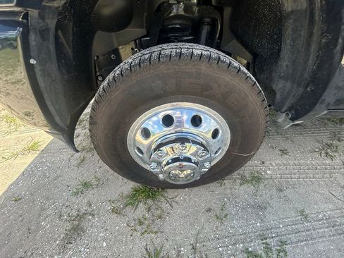 New 2025 RAM 3500 Limited image 32