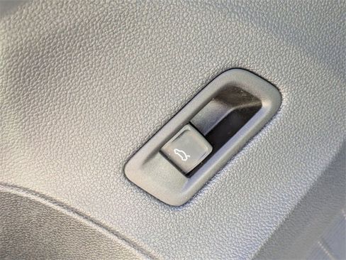 Used 2024 Volkswagen Atlas SE image 15