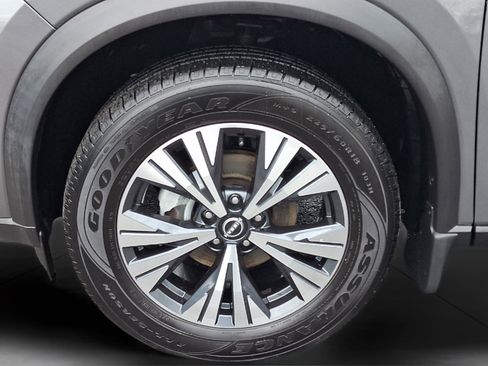 Used 2022 Nissan Rogue SV image 9