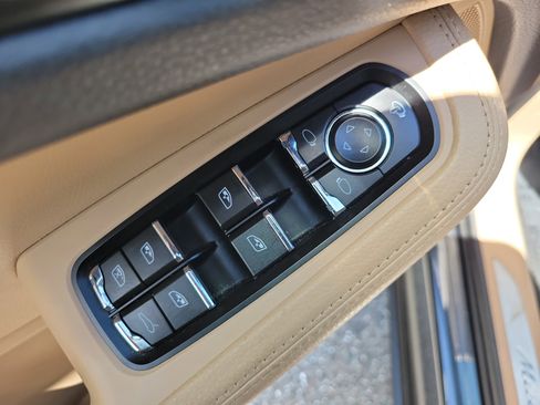 Used 2024 Porsche Macan S AWD/4WD image 17