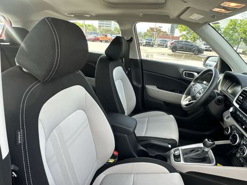 Used 2025 Hyundai Venue SEL FWD image 12