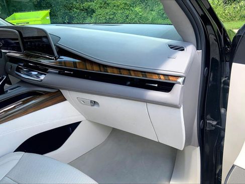 Certified 2024 Cadillac Escalade Sport Platinum w/ LPO, ONYX Package AWD/4WD image 17