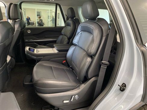 New 2025 Lincoln Navigator Reserve AWD/4WD image 19