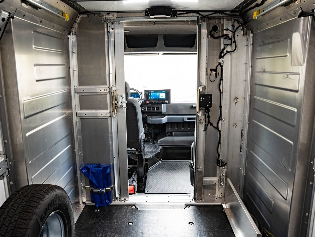 Used 2025 Chevrolet Brightdrop 400 FWD image 35