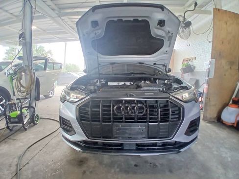 Used 2020 Audi Q3 2.0T Premium w/ Convenience Package AWD/4WD image 16