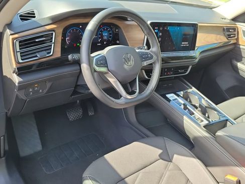 Used 2025 Volkswagen Atlas SE AWD/4WD image 6