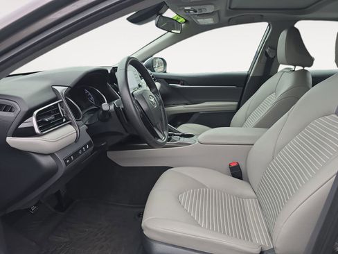 Used 2023 Toyota Camry SE w/ Cold Weather Package image 10