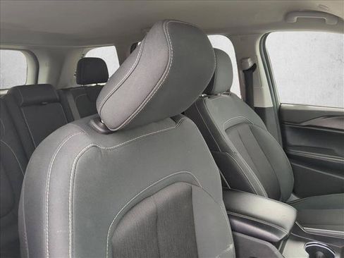 Used 2023 Jeep Grand Cherokee Laredo RWD image 19